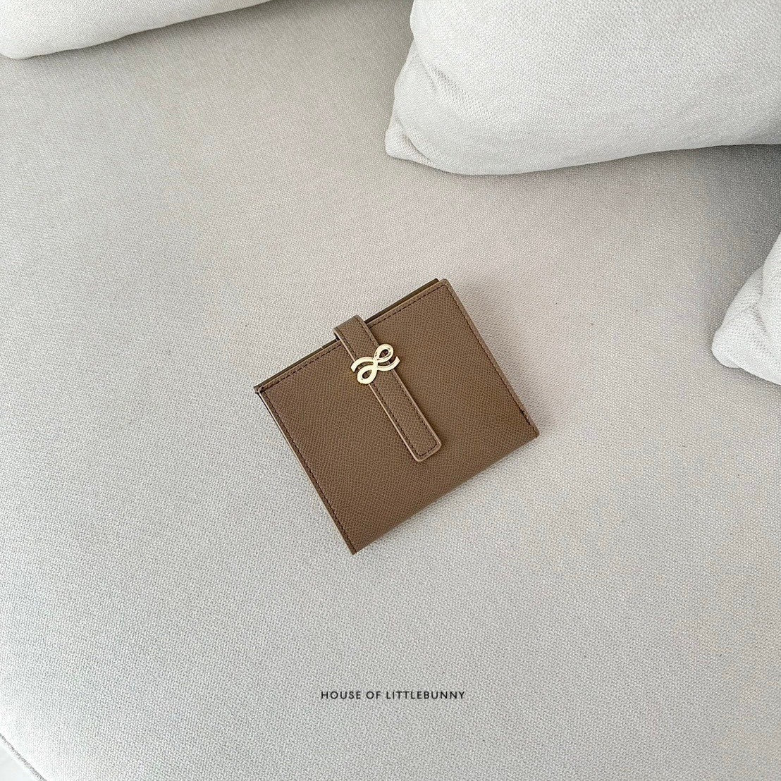 https://cdn.shopify.com/s/files/1/0526/5702/9270/files/eb0d782d56814b5a99df60a11a9f2b64.jpg?v=1729183004